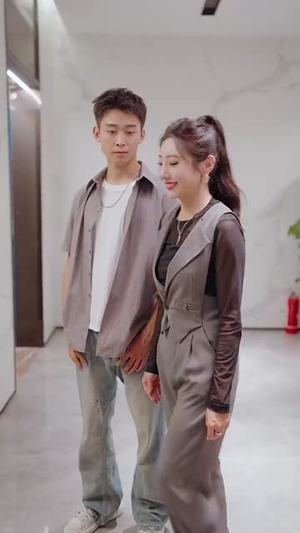 披荆斩棘冯小姐她要做影后（32集）爆款热门短剧