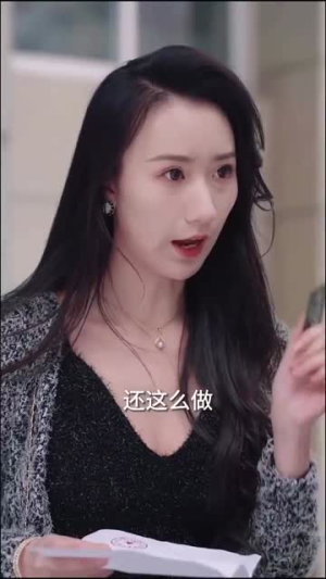 她携三宝虐翻大佬集团(79集) 她携三宝虐翻大佬集团(79集)让你一口气看完