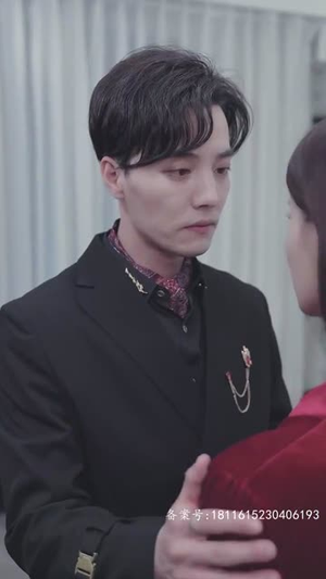 穿进末世后,我与仇人同居了(71集) 穿进末世后,我与仇人同居了(71集)热播短剧抢先看