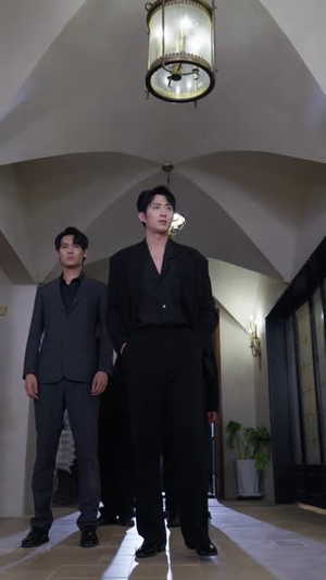 鸢尾盛开时恋她成瘾（20集）短剧每日分享