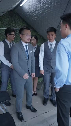 兄弟收手吧外面全是警察 (80集) 热播短剧追不停