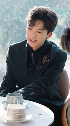 拒绝高冷女神后，绑定被骗成真系统（70集）热门短剧抢先