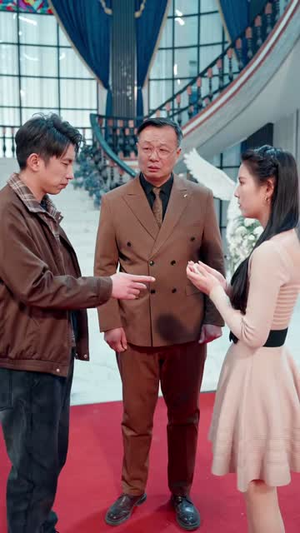 天眼鉴宝：从东莞保安开始逆袭（97集）热门短剧榜单