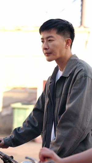 拒当接盘侠：重生鉴宝赚疯了（70集）古装热门短剧