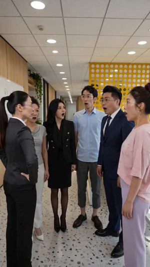 隐婚后,全公司逼千亿老板娘下跪辞职(48集) 隐婚后,全公司逼千亿老板娘下跪辞职(48集)网上可以看吗