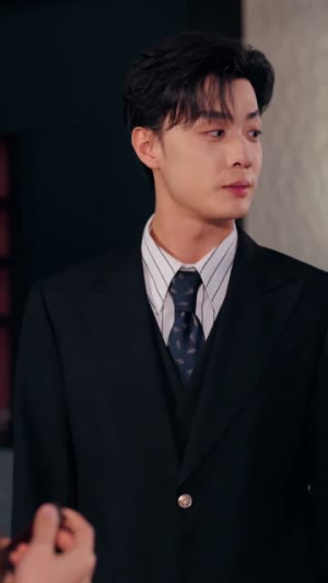 拦下影帝豪车后,我与他契约成婚(94集) 拦下影帝豪车后,我与他契约成婚(94集)精彩连连免费看