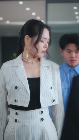 替妹还债，校花赖上我（81集）免费短剧片段