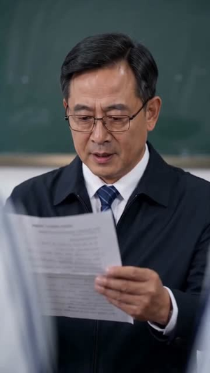 50岁被裁进厂，我重返高考造飞机（54集）短剧解说热门