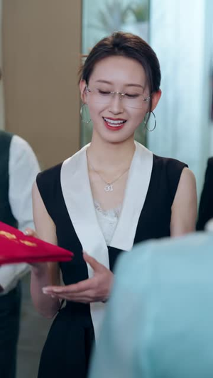 爷爷奶奶全大佬，我下山太过无敌（80 集）我真的爱了