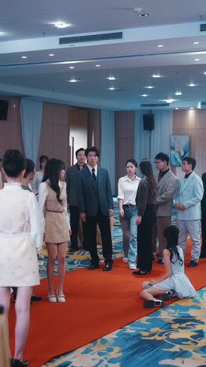 全家偏心养女,真千金靠实力翻盘(40 集) 全家偏心养女,真千金靠实力翻盘(40 集)在线看免费版
